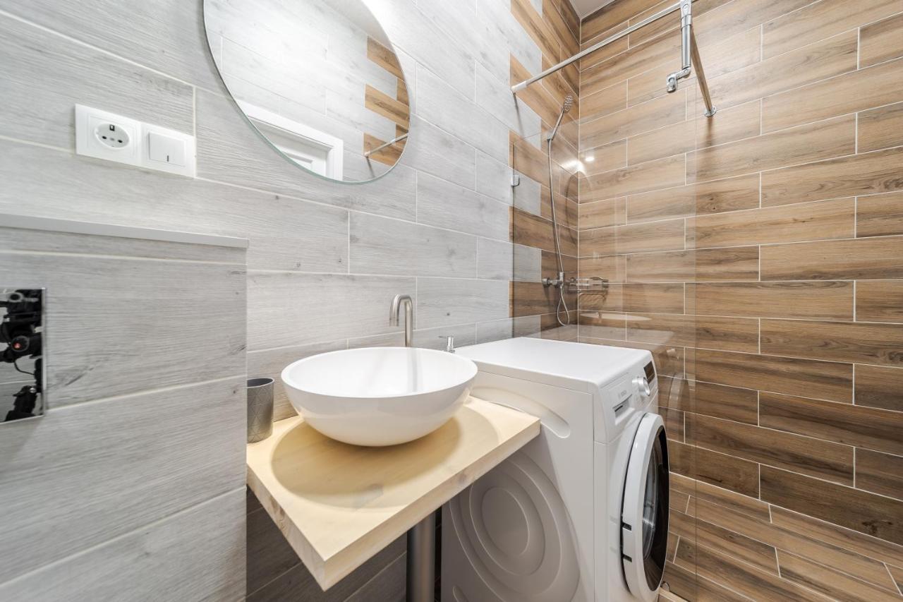 Inshiapartments On Popovycha Str 2 Lviv Exterior photo